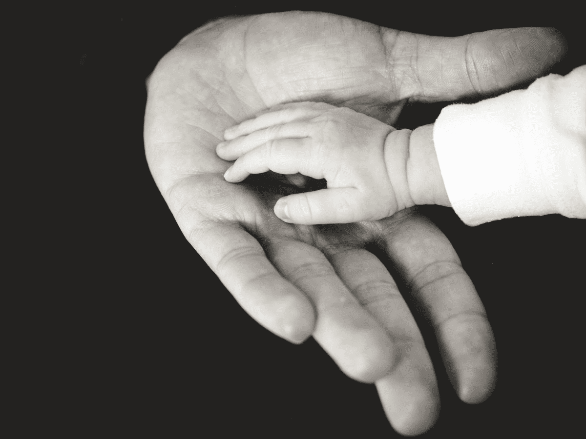 hands_baby_child_adult_childhood_family_human_holding-695951 pxhere